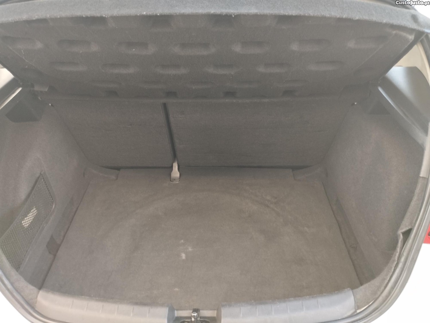 SEAT Leon Ecomotive 1.6 TDI — fotografia 10