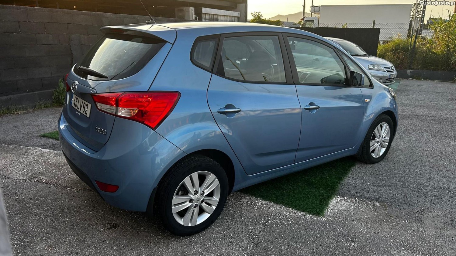 Hyundai ix20 1.6 CVVT Comfort AT — fotografia 10