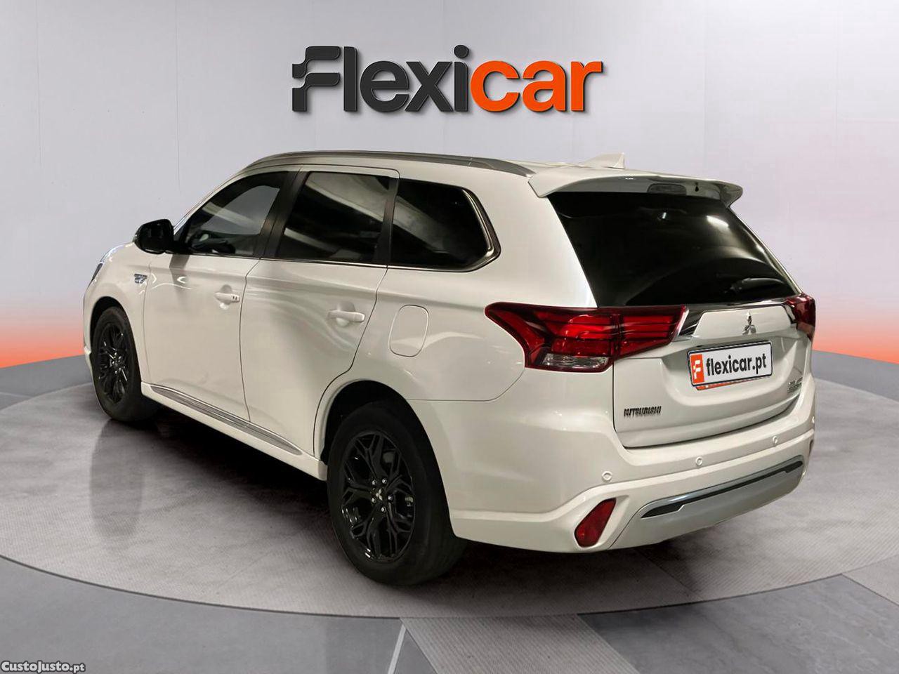 Mitsubishi Outlander 2.4 PHEV Instyle — fotografia 18