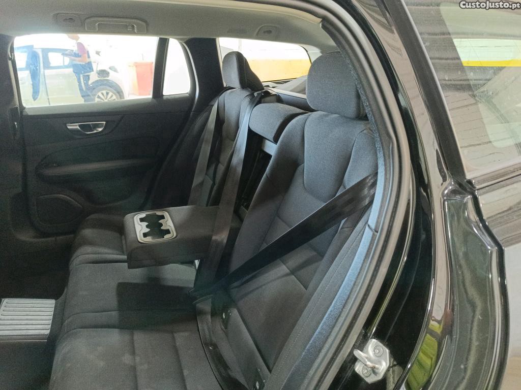 Volvo V60 T6 R-DESIGN PLUG-IN (AUTO) — fotografia 2