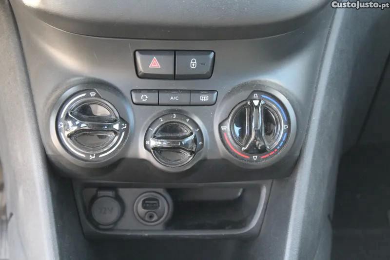 Peugeot 208 1.2 PureTech Access — fotografia 11