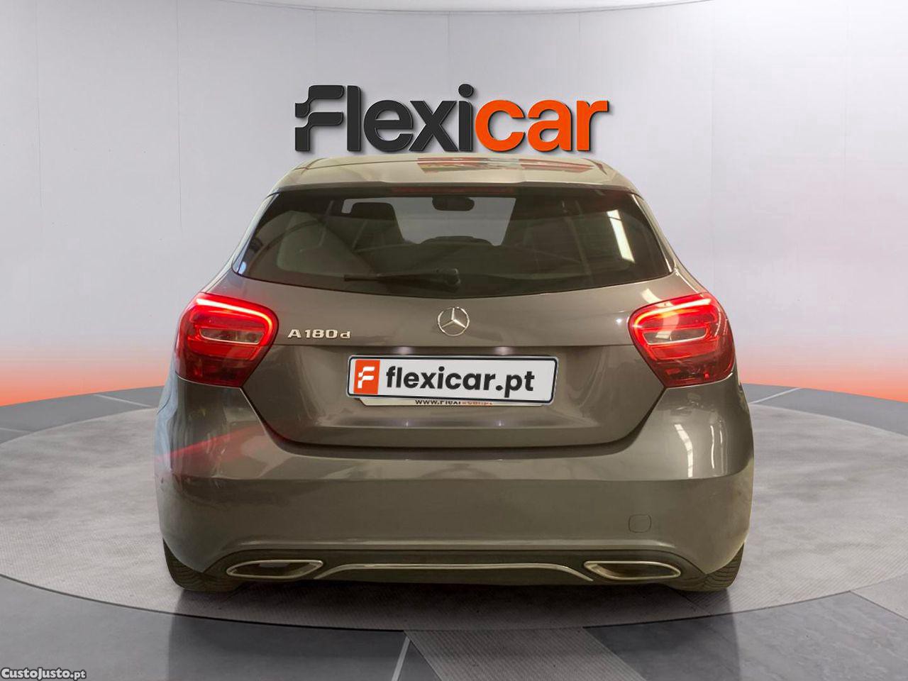 Mercedes-Benz A 180 d Urban Aut. — fotografia 12