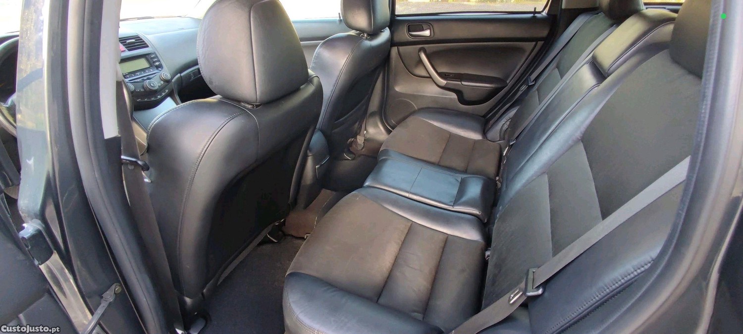 Honda Accord Tourer 2.2 i-ctdi — fotografia 3