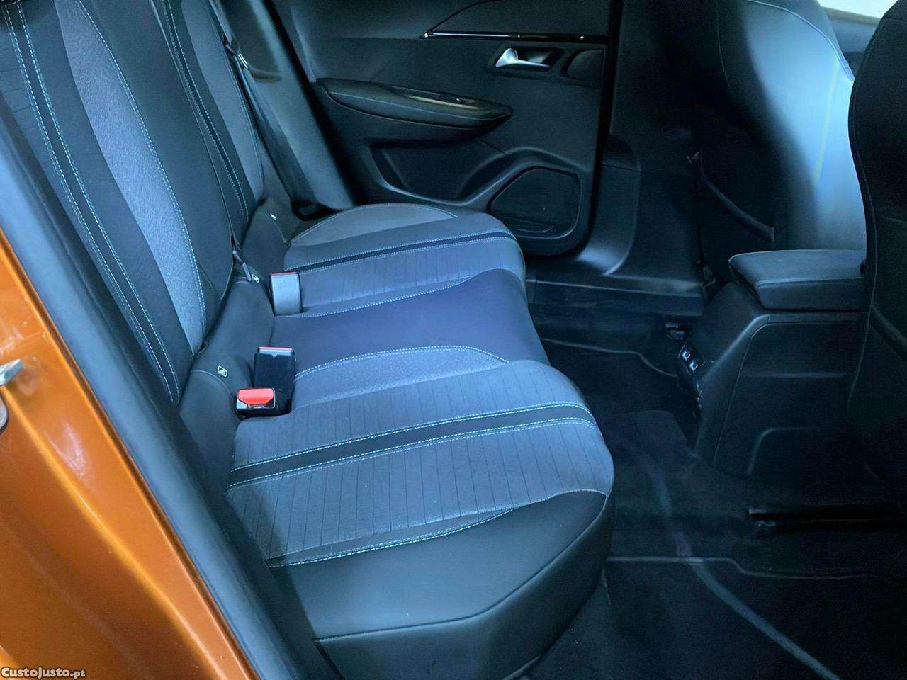 Peugeot 2008 1.2 PureTech Allure — fotografia 8