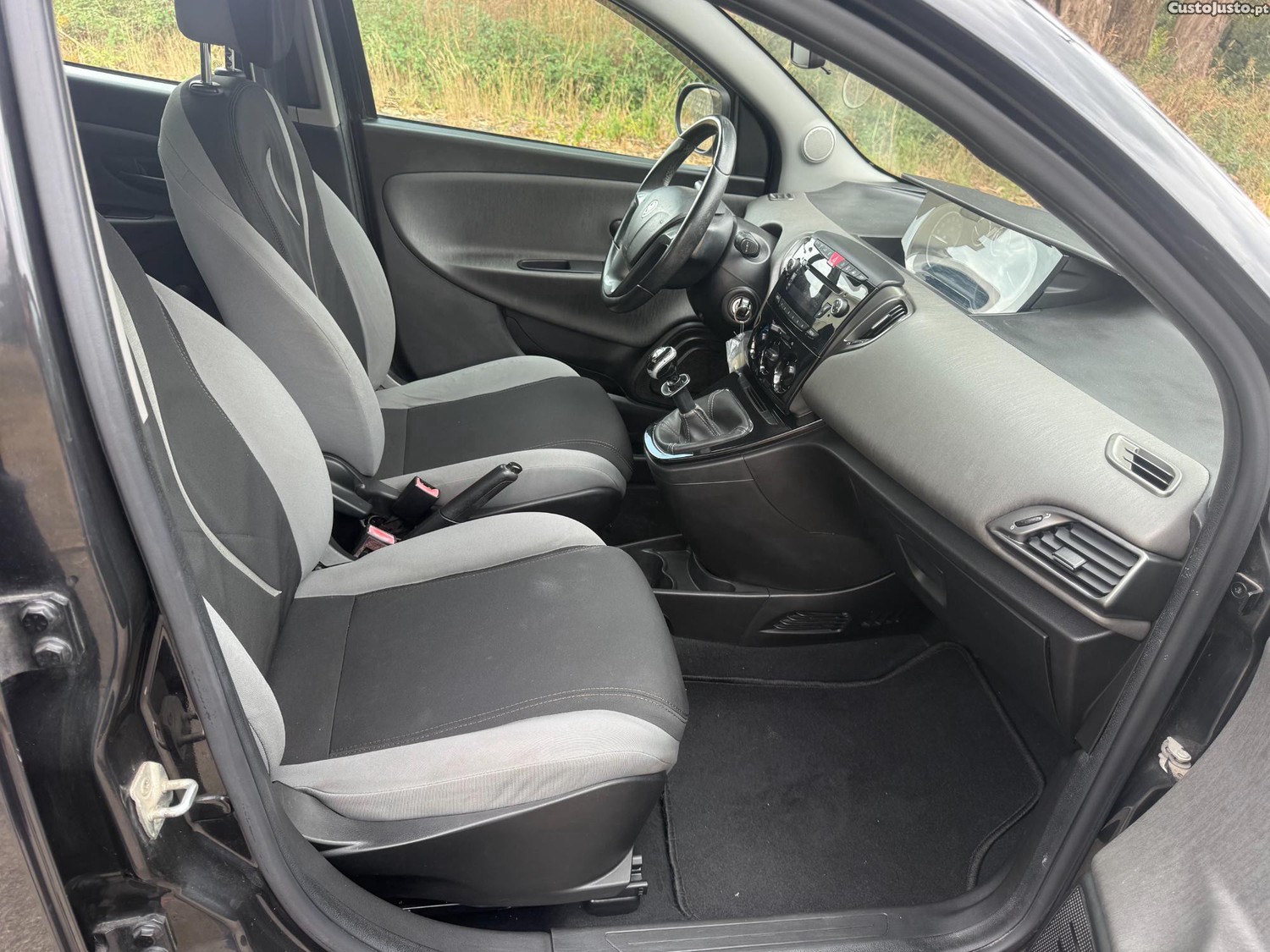 Lancia Ypsilon 1.2 S&S GolD — fotografia 5