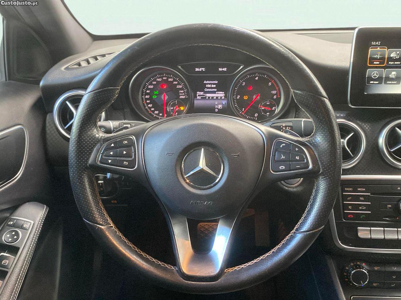 Mercedes-Benz A 180 d Urban Aut. — fotografia 10