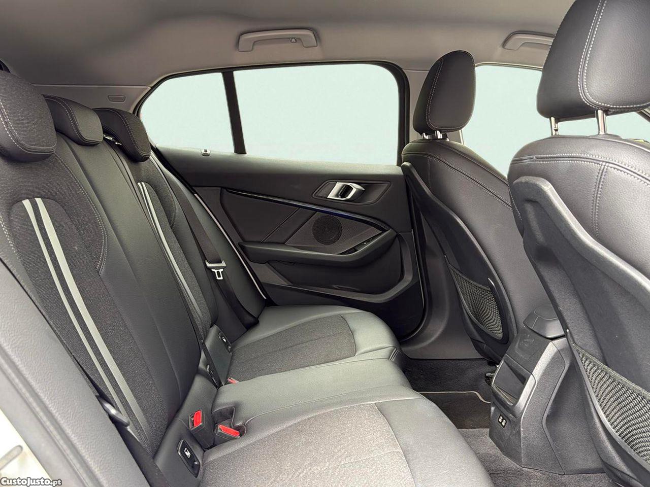 BMW 116 d Line Sport Auto — fotografia 3
