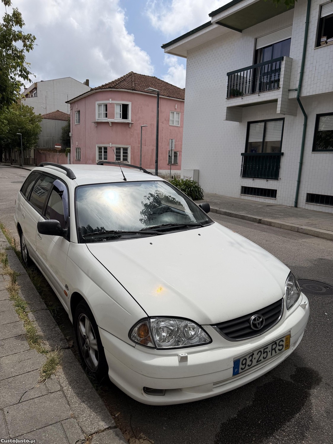 Toyota Avensis 2.0D-4D — fotografia 4