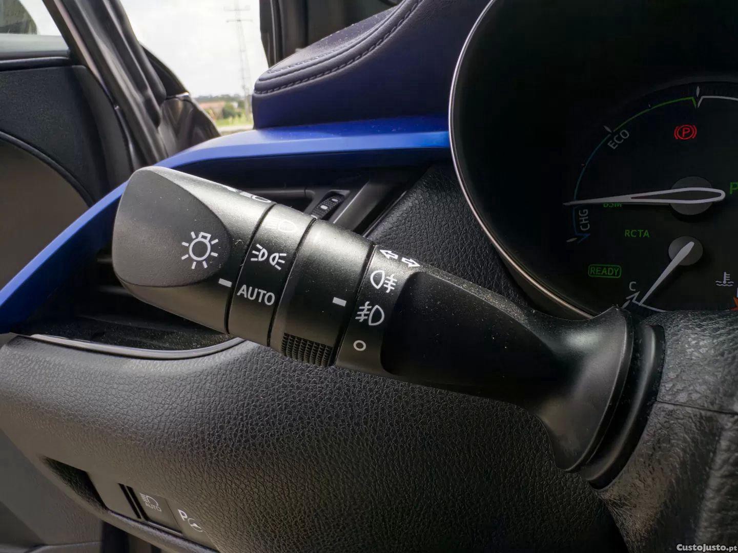 Toyota C-HR 1.8 hsd lounge — fotografia 3