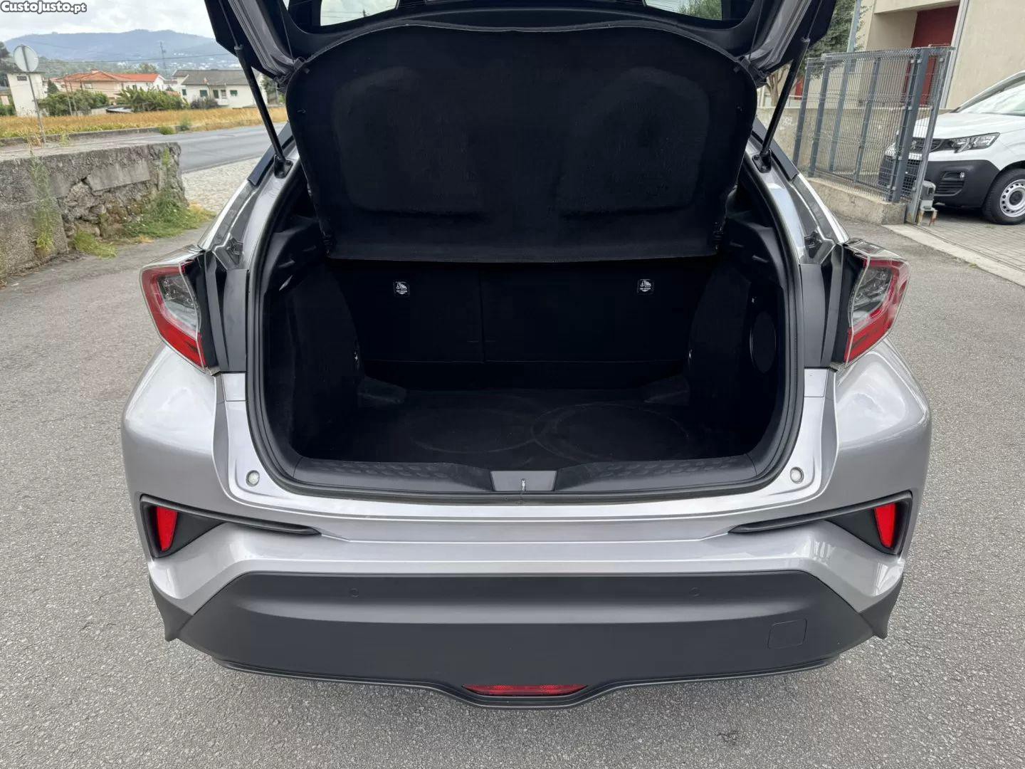 Toyota C-HR 1.8 hsd lounge — fotografia 17