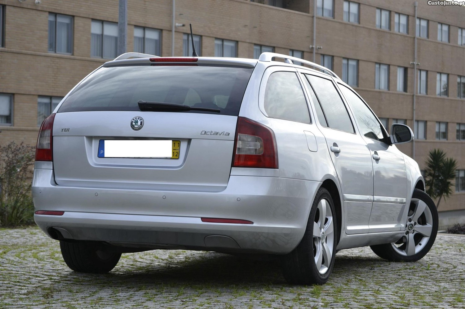 Skoda Octavia 1.6 TDi Sportline — fotografia 17