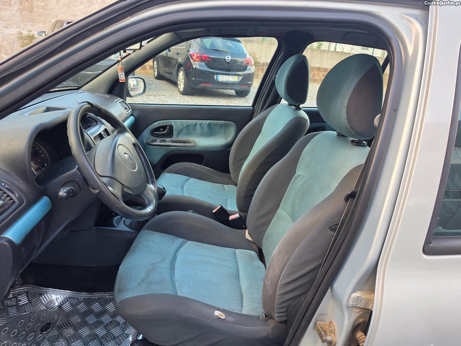 Renault Clio 1.5 Dci5 lugares — fotografia 2
