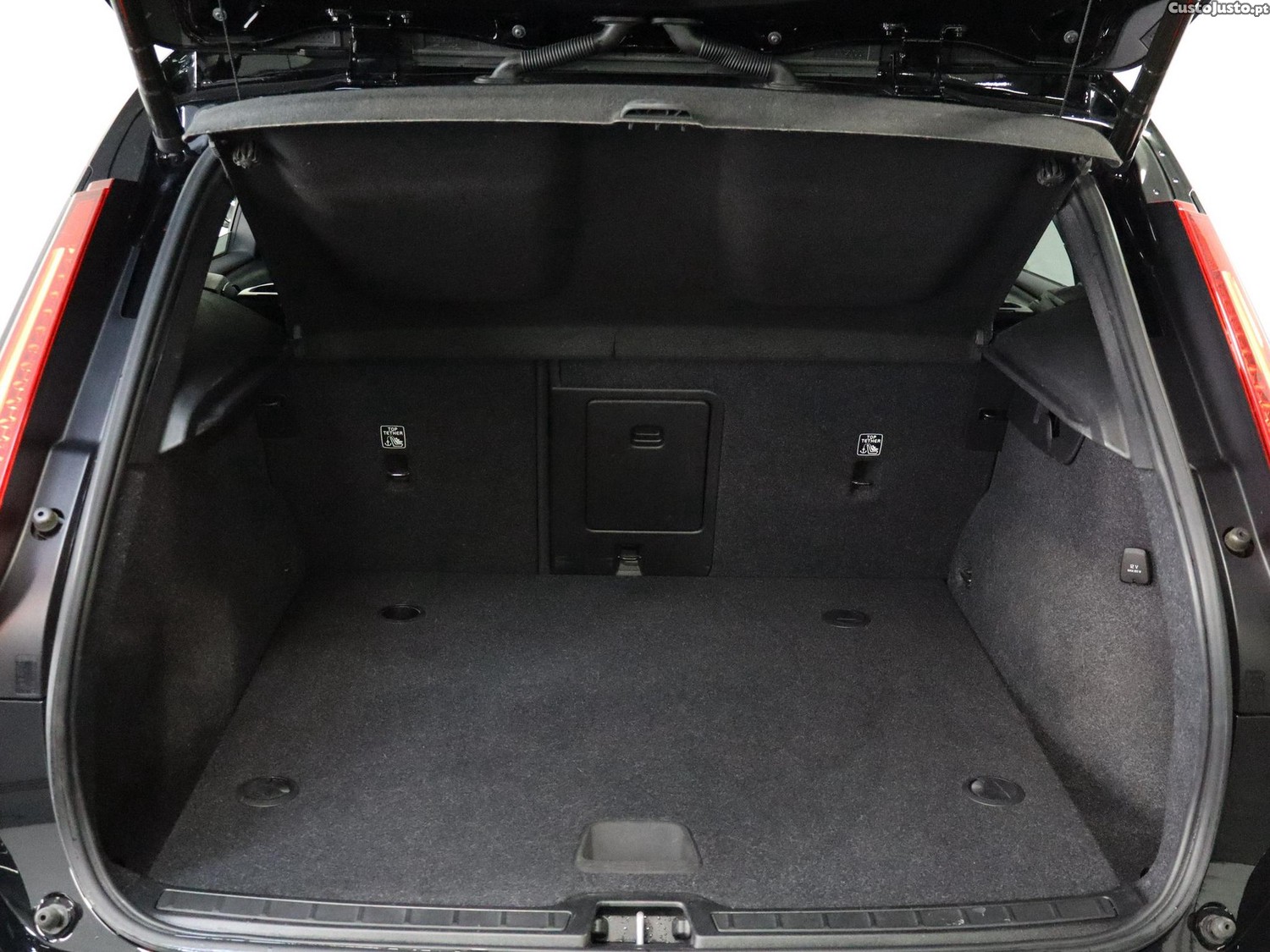 Volvo XC 40 1.5 T4 PHEV Core — fotografia 2