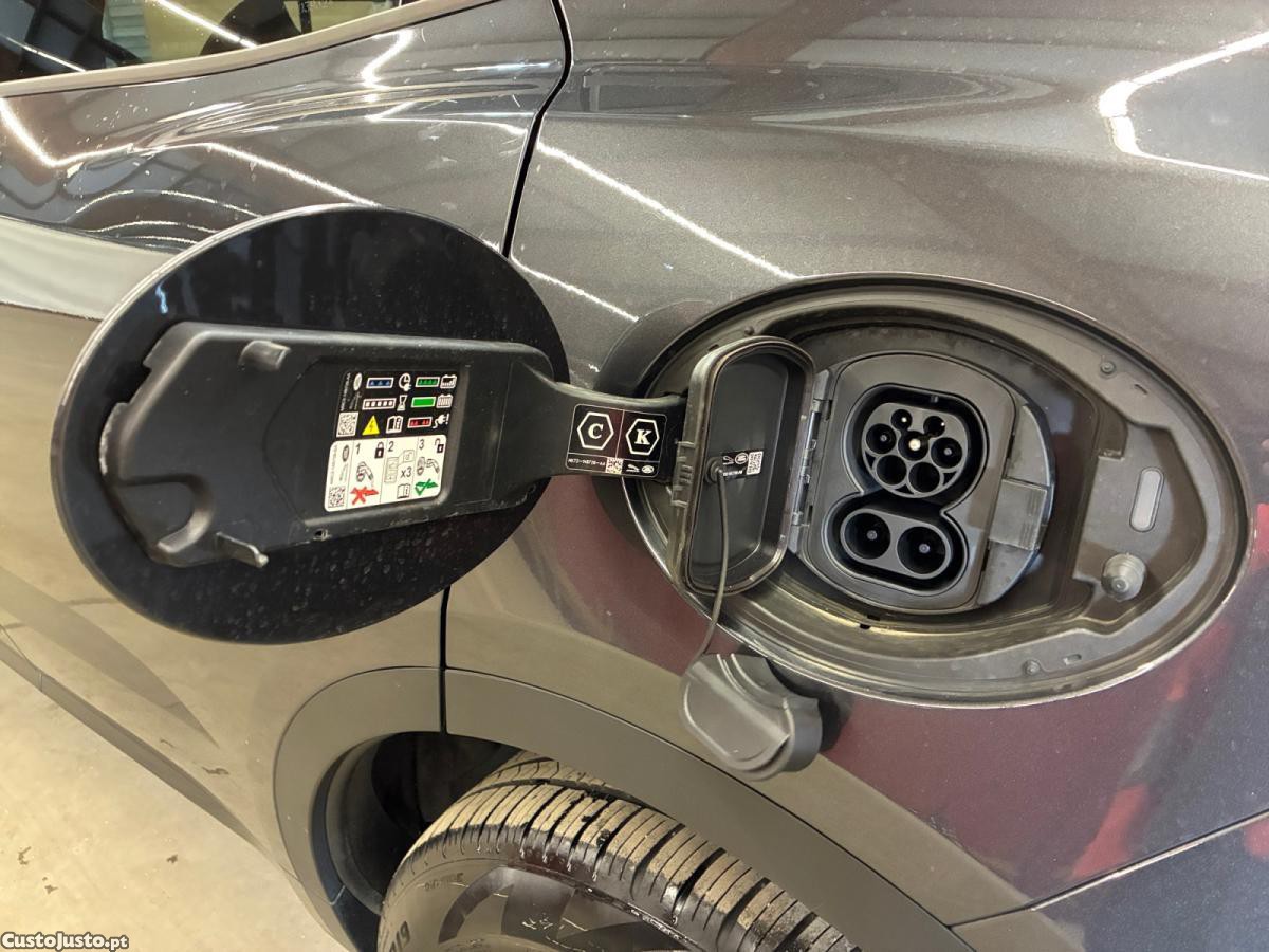 Jaguar E-Pace 1.5 P300e R-Dynamic SE AWD Aut. — fotografia 2