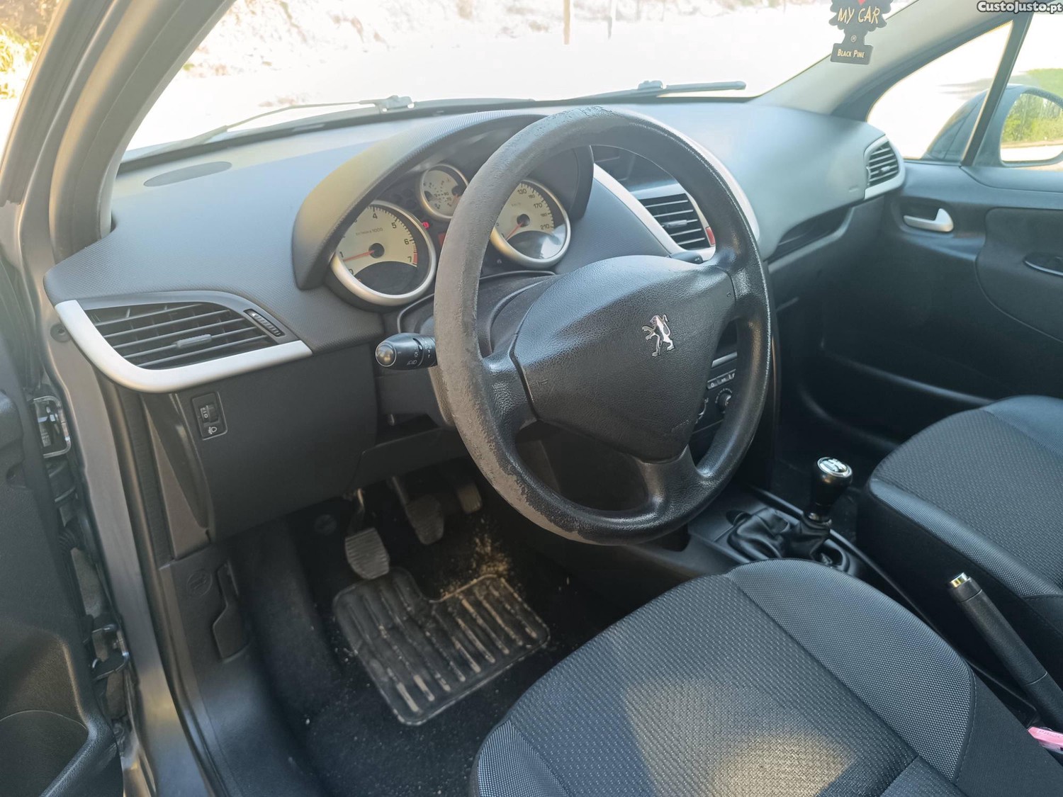 Peugeot 207 1.4 VTI — fotografia 5