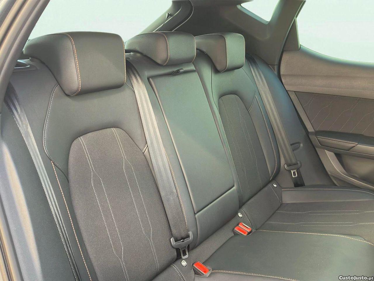 CUPRA Leon 1.5 eTSI MID DSG — fotografia 3