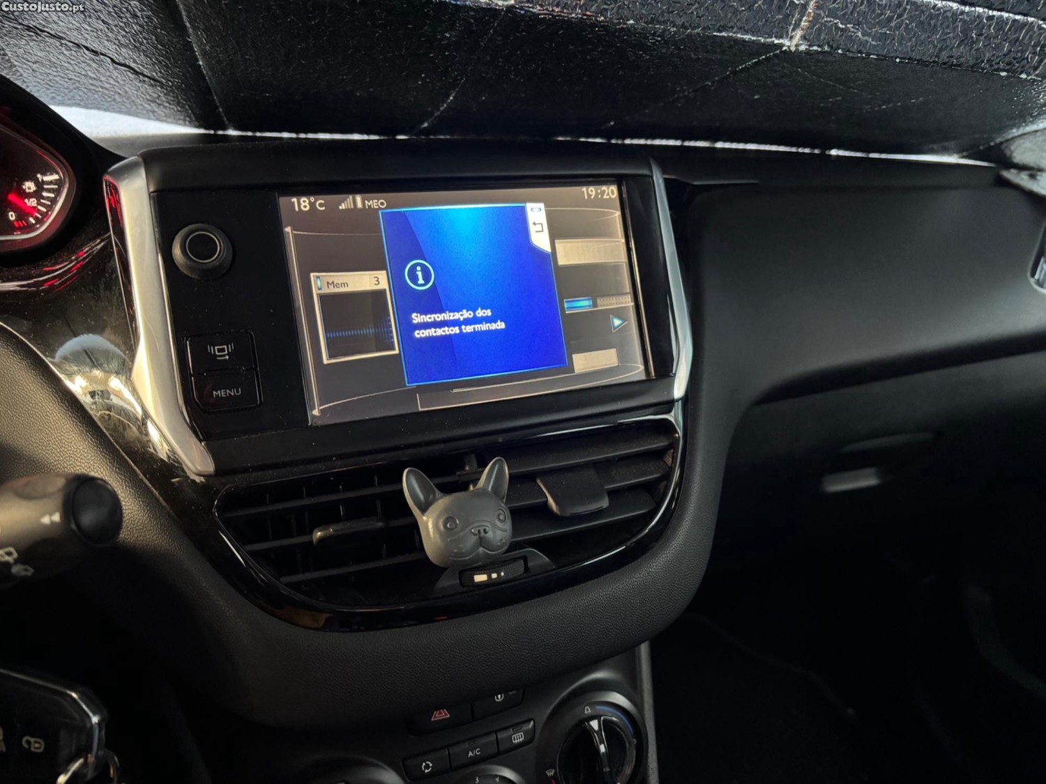 Peugeot 208 . — fotografia 3