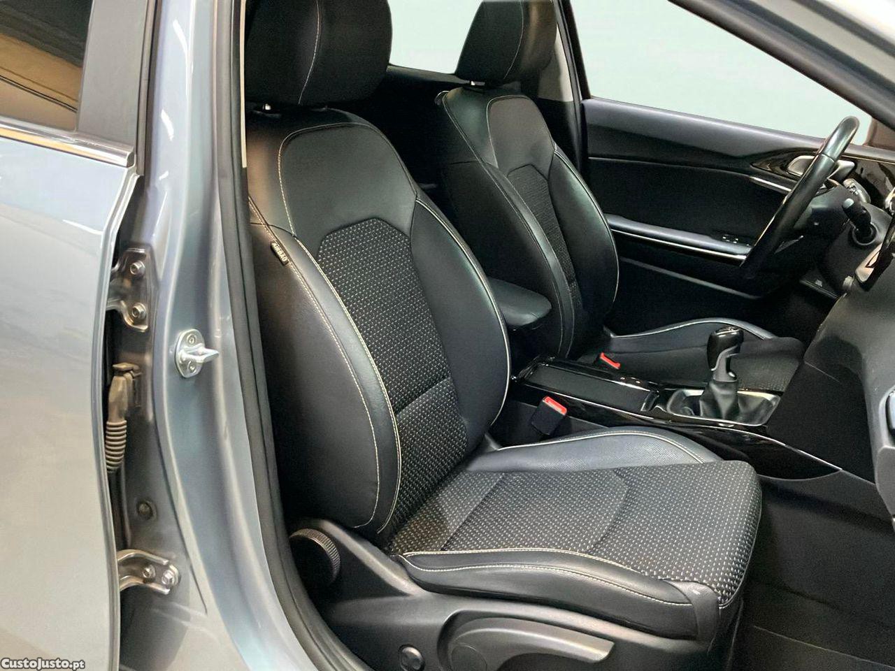 Kia Ceed 1.0 T-GDI GT Line — fotografia 10