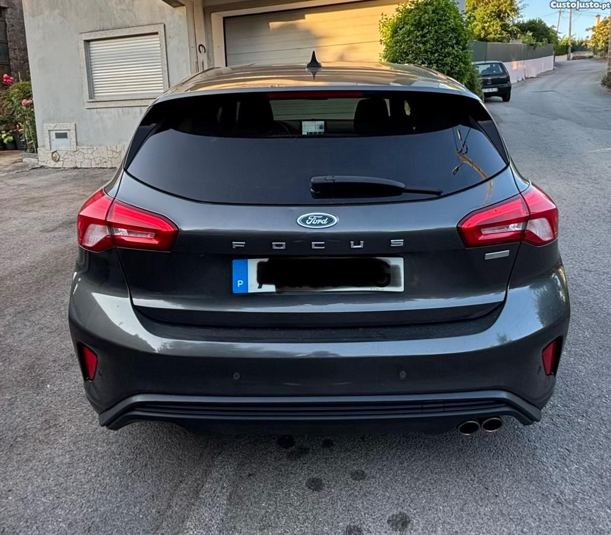 Ford Focus Ecoboost 1.0 st-line 125cv — fotografia 10