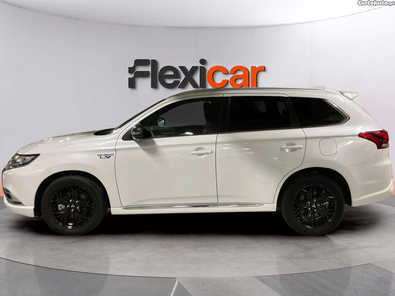 Mitsubishi Outlander 2.4 PHEV Instyle — fotografia 22