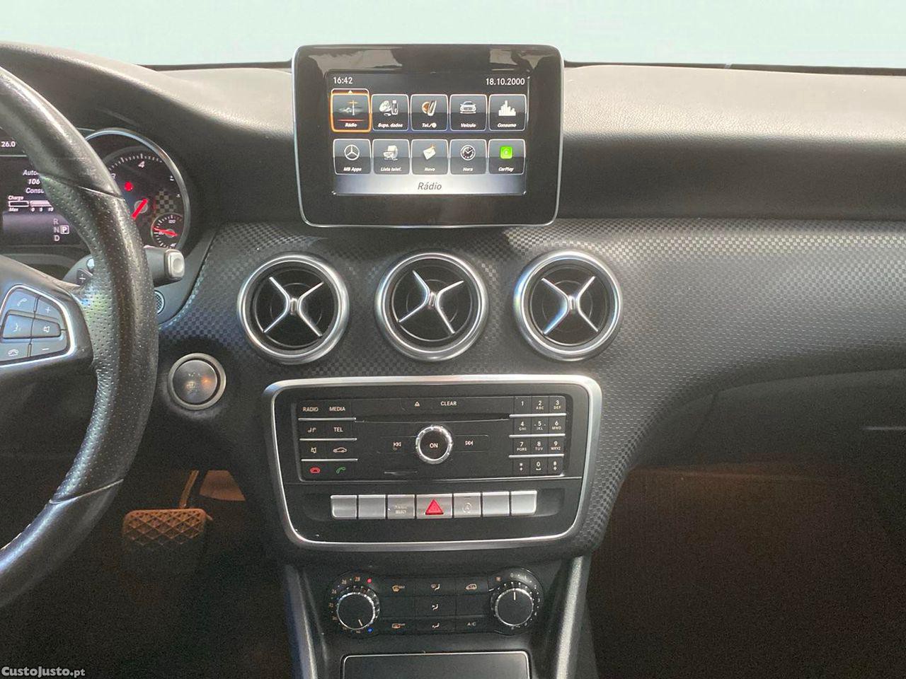 Mercedes-Benz A 180 d Urban Aut. — fotografia 11