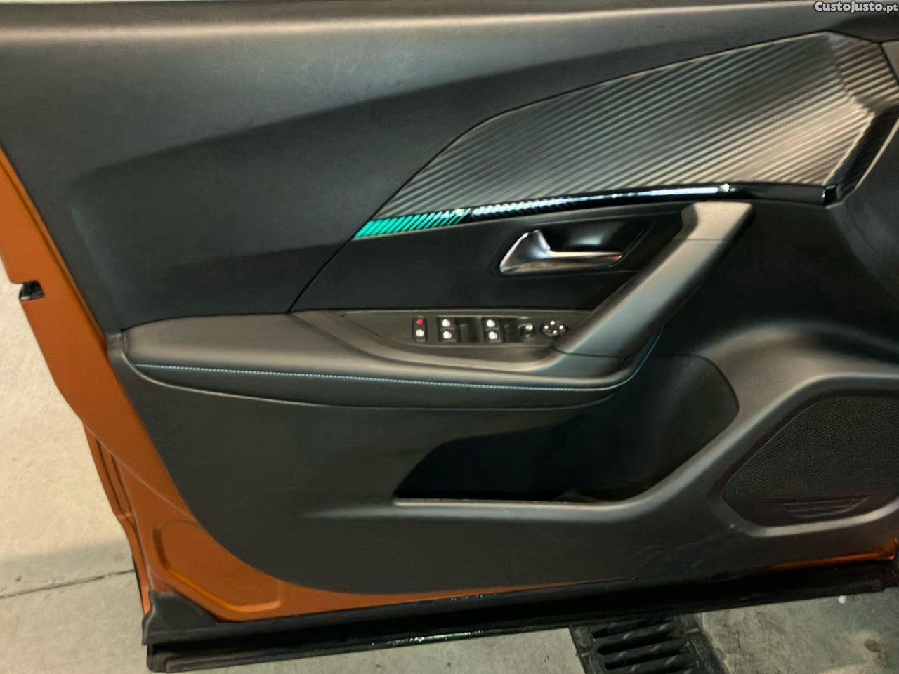 Peugeot 2008 1.2 PureTech Allure — fotografia 6