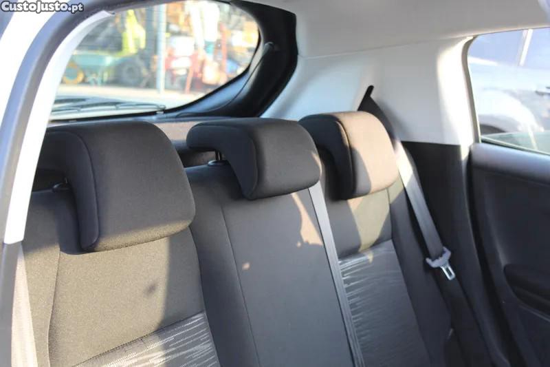 Peugeot 208 1.2 PureTech Access — fotografia 3