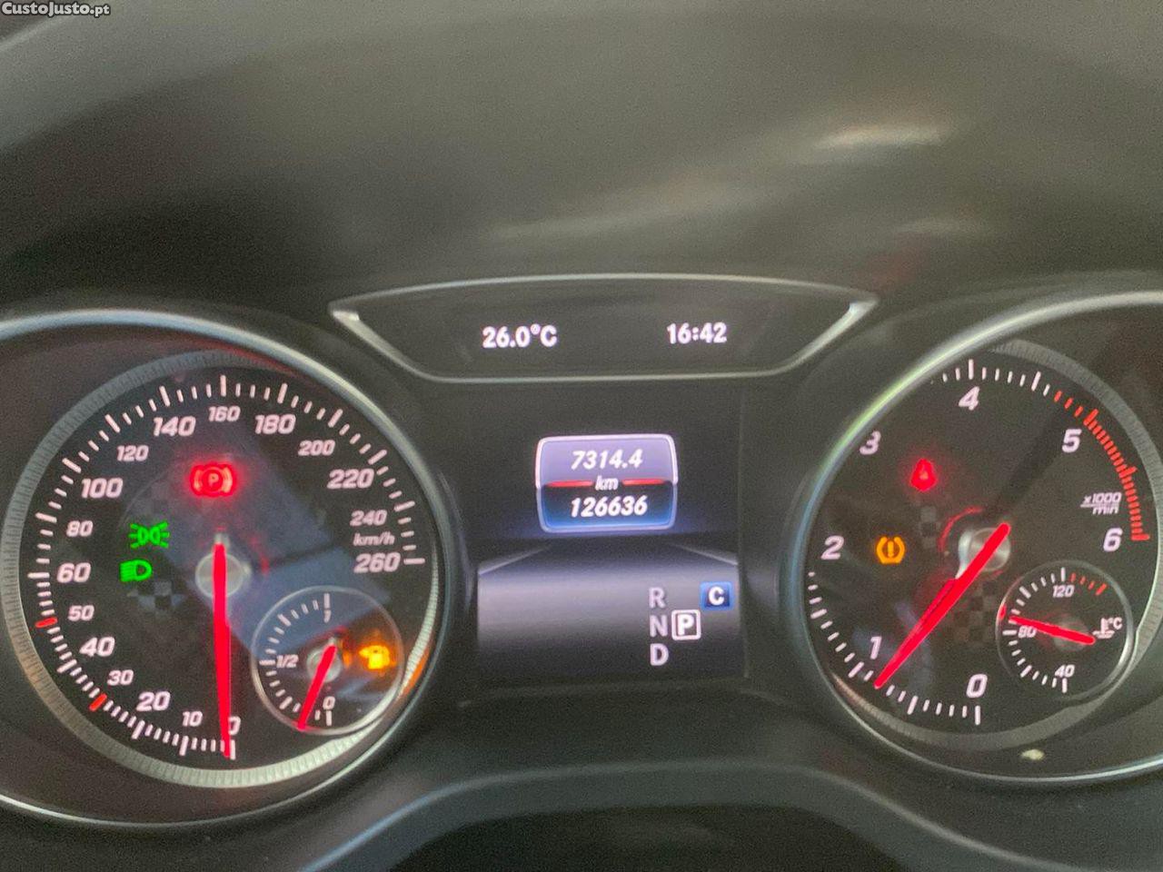 Mercedes-Benz A 180 d Urban Aut. — fotografia 9