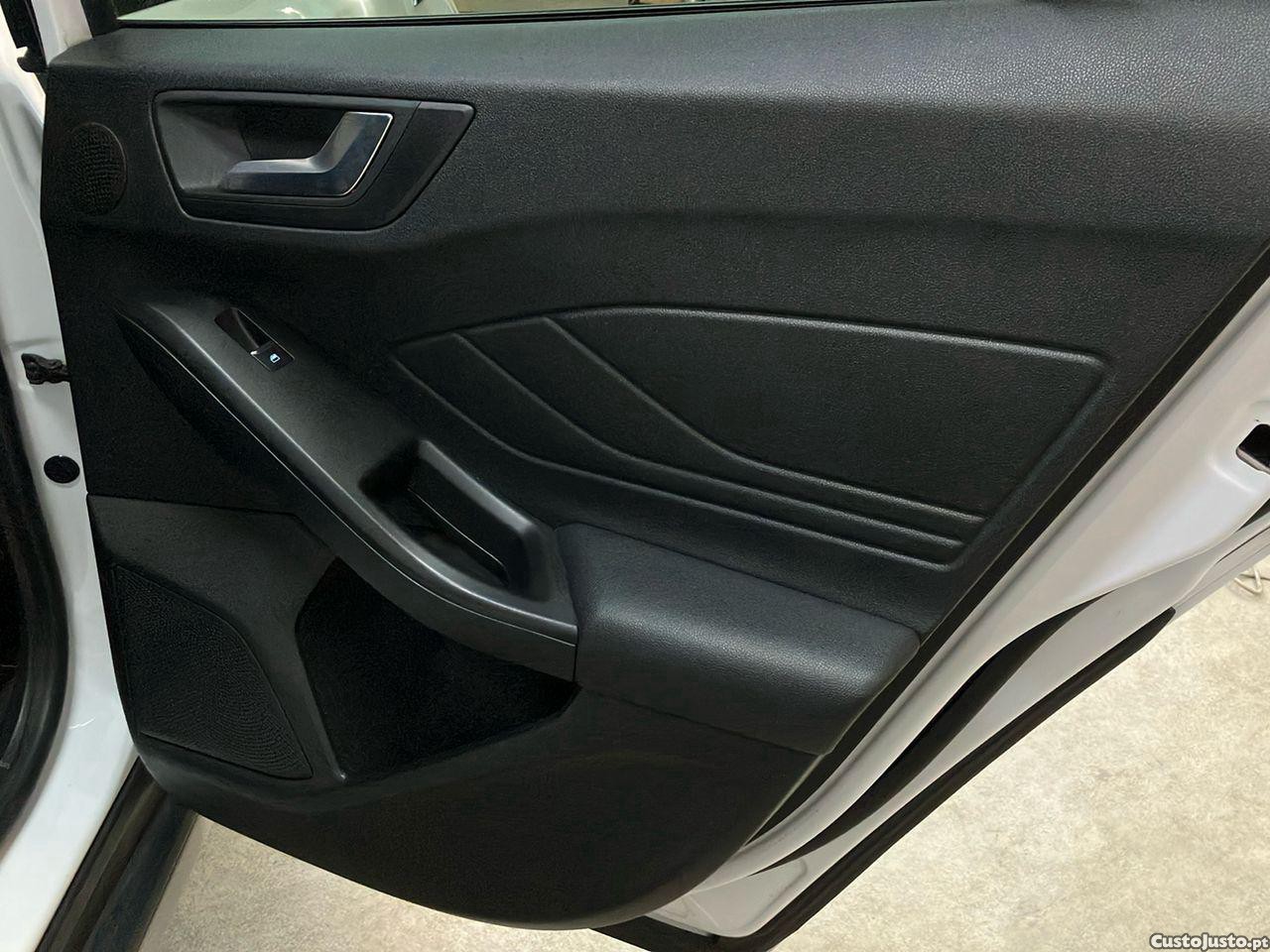 Ford Focus 1.0 EcoBoost Active X Aut. — fotografia 2