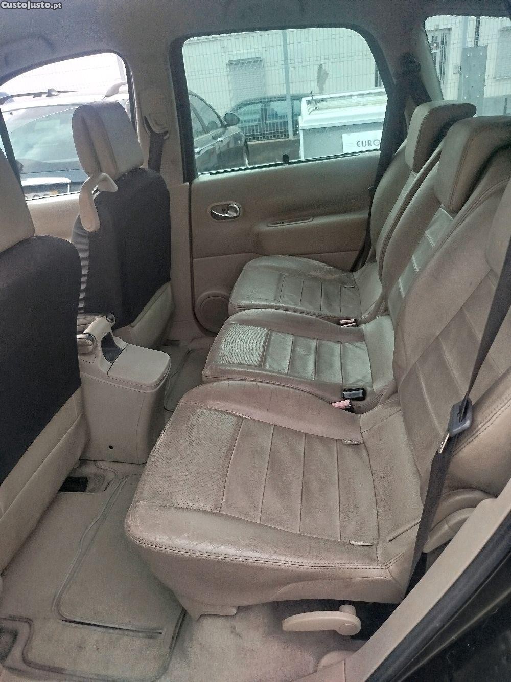 Renault Grand Scénic 1.5 dci de 7 lugares — fotografia 4