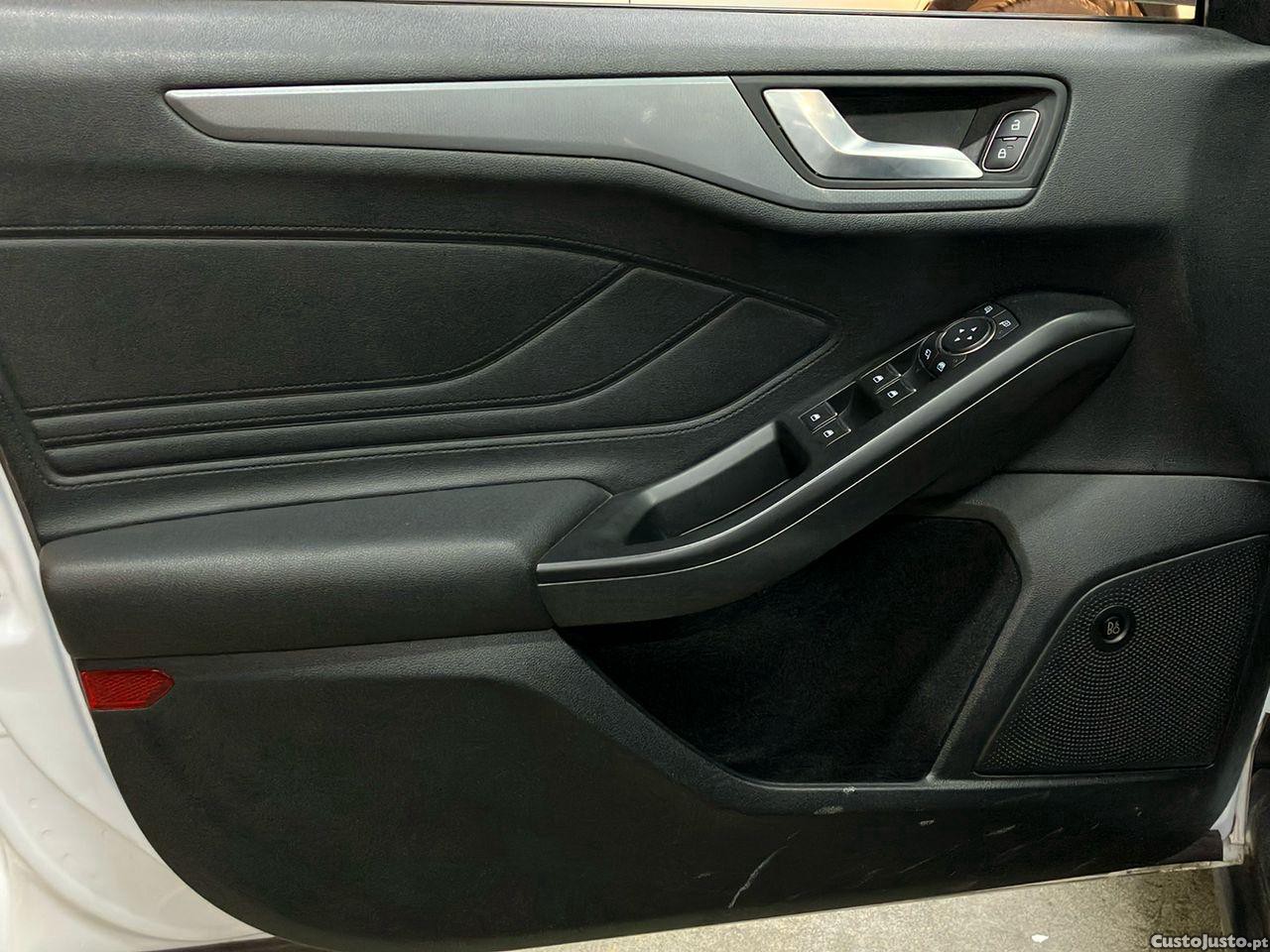 Ford Focus 1.0 EcoBoost Active X Aut. — fotografia 4