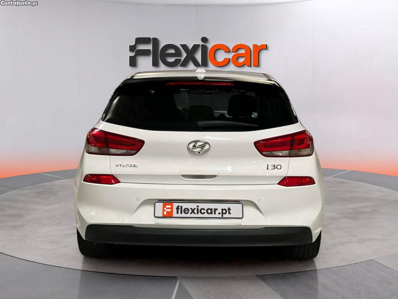 Hyundai i30 1.6 CRDI STyle — fotografia 17