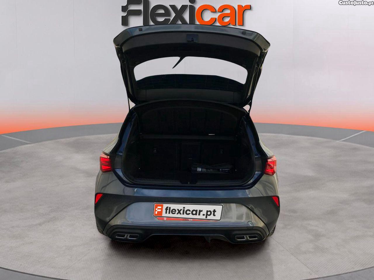 CUPRA Leon 1.5 eTSI MID DSG — fotografia 13