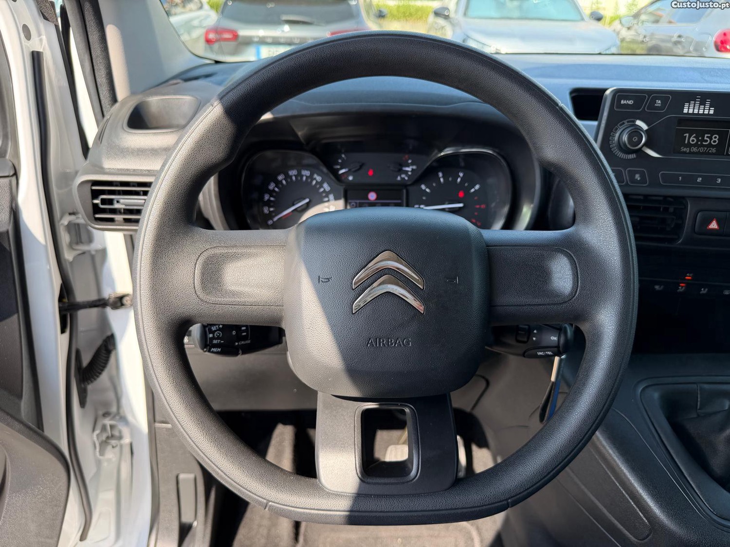 Citroën Berlingo 1.5 BlueHDi M Shine — fotografia 5