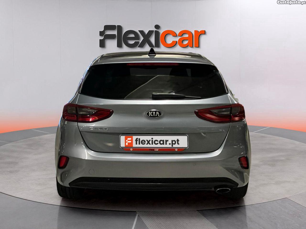 Kia Ceed 1.0 T-GDI GT Line — fotografia 17