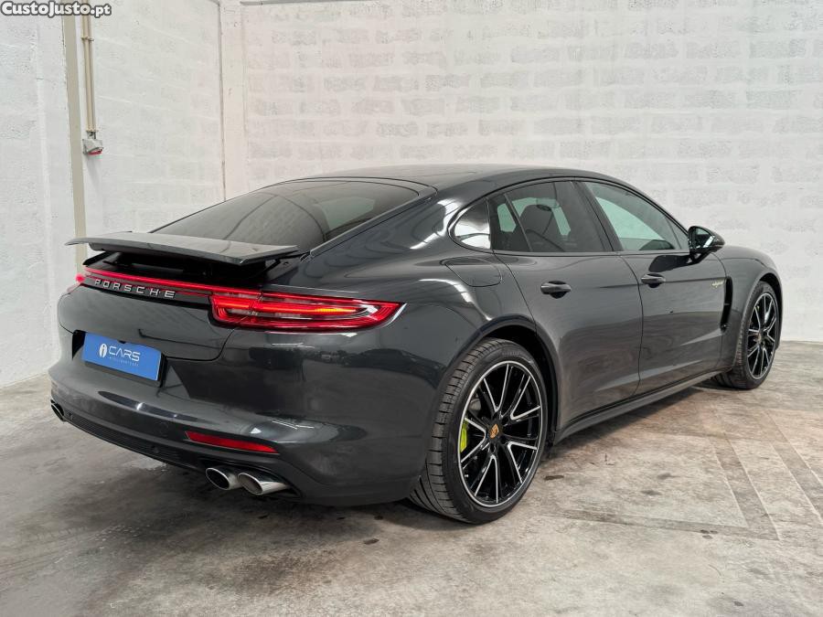 Porsche Panamera 4 E-Hybrid — fotografia 15