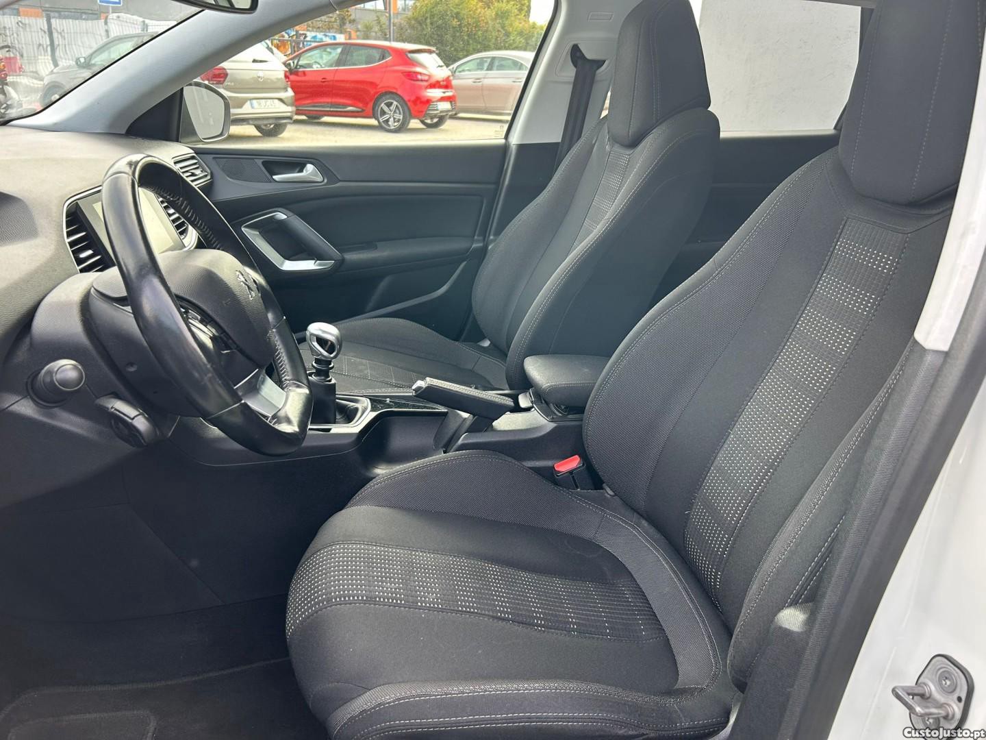 Peugeot 308 1.6 BlueHDi Allure — fotografia 6