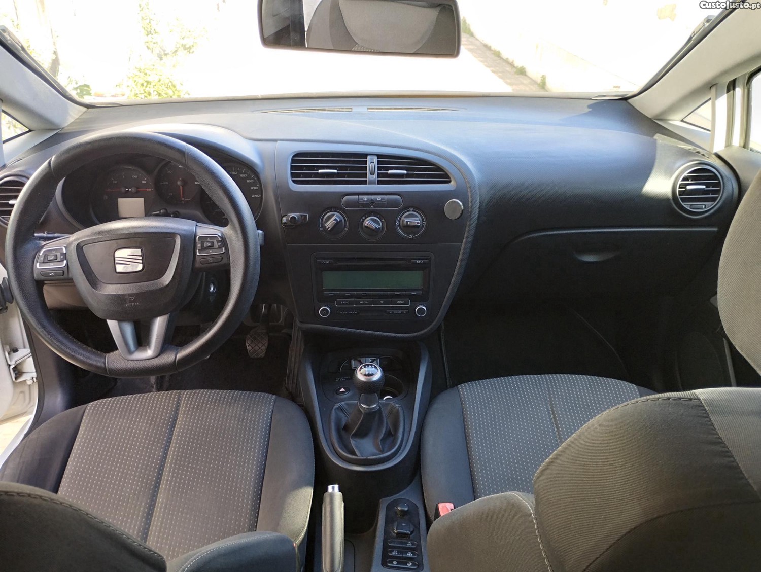 SEAT Leon Ecomotive 1.6 TDI — fotografia 4