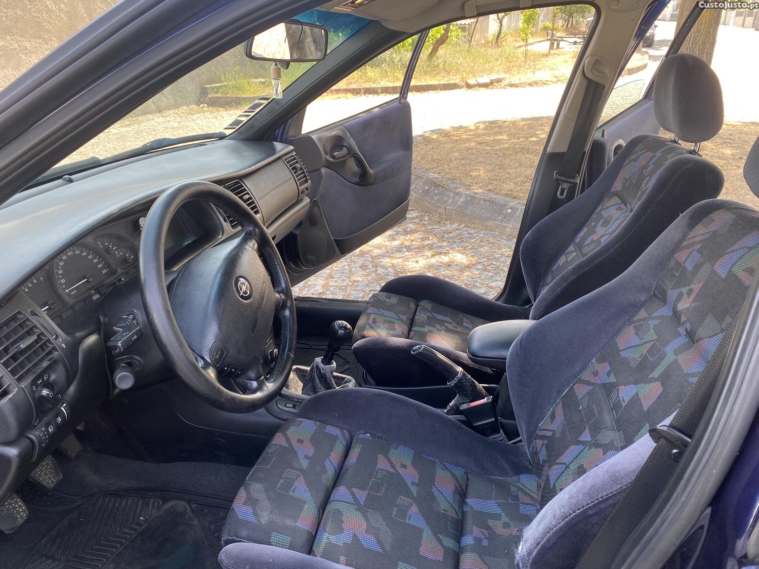 Opel Vectra Sport — fotografia 3