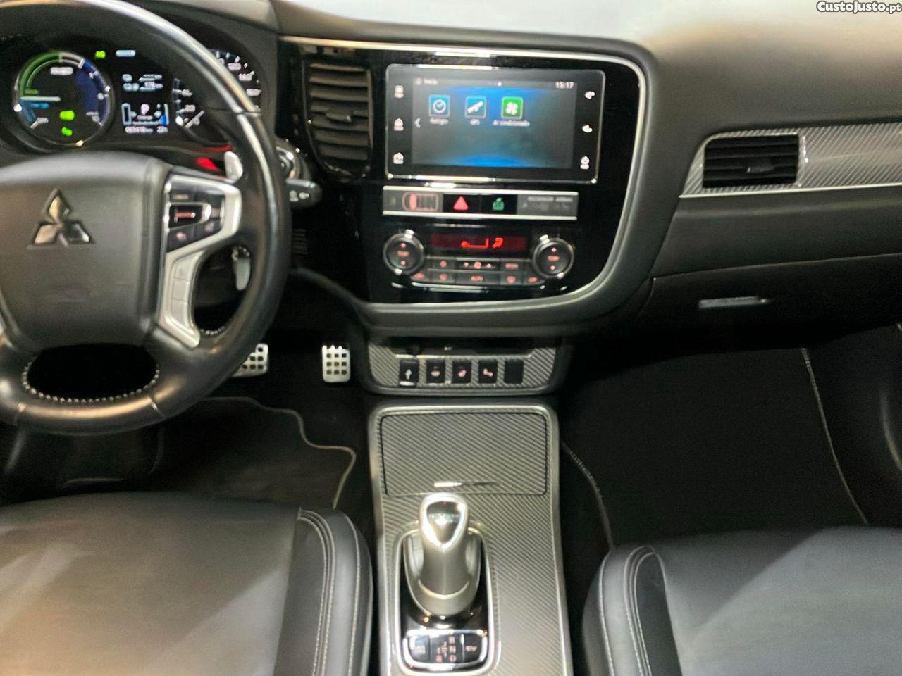 Mitsubishi Outlander 2.4 PHEV Instyle — fotografia 16