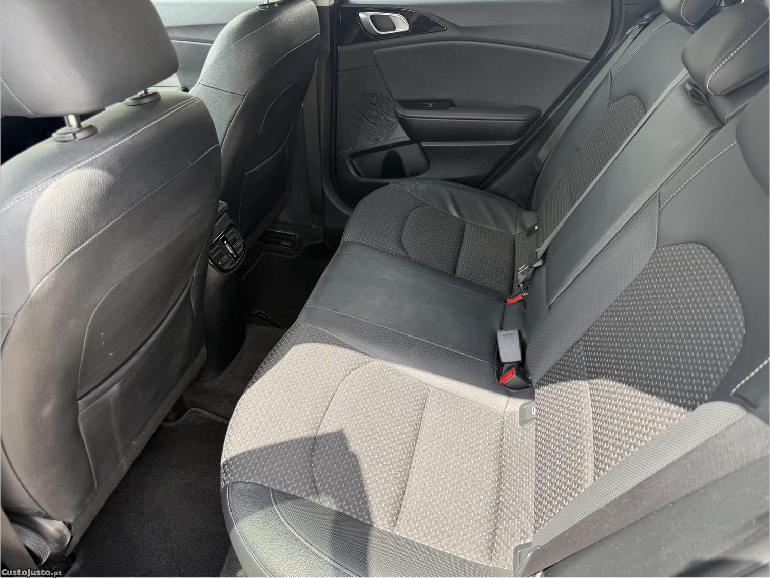 Kia XCeed 1.0 T-GDI 120cv Tech — fotografia 3