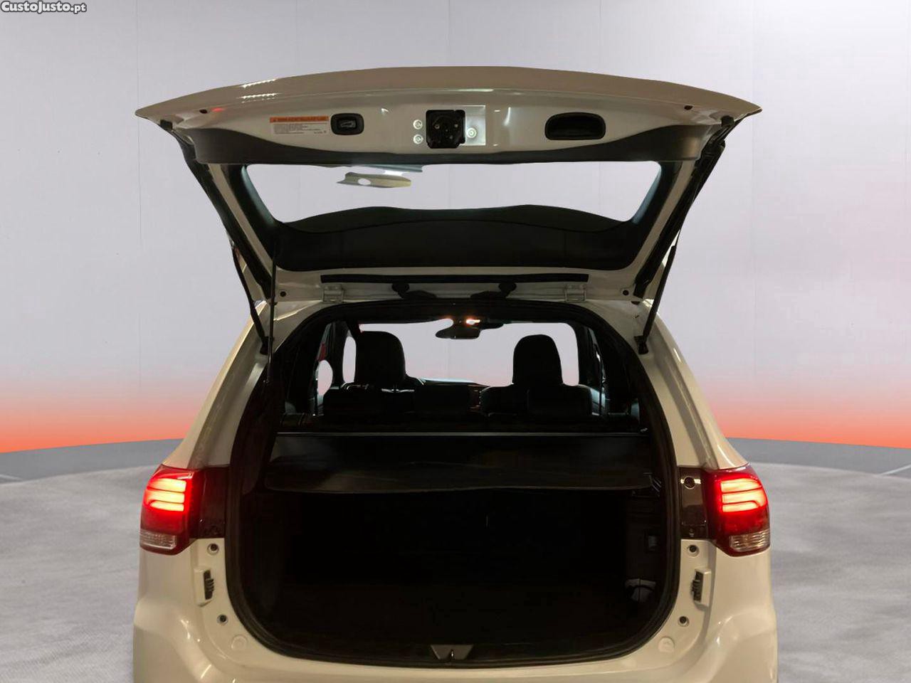 Mitsubishi Outlander 2.4 PHEV Instyle — fotografia 7