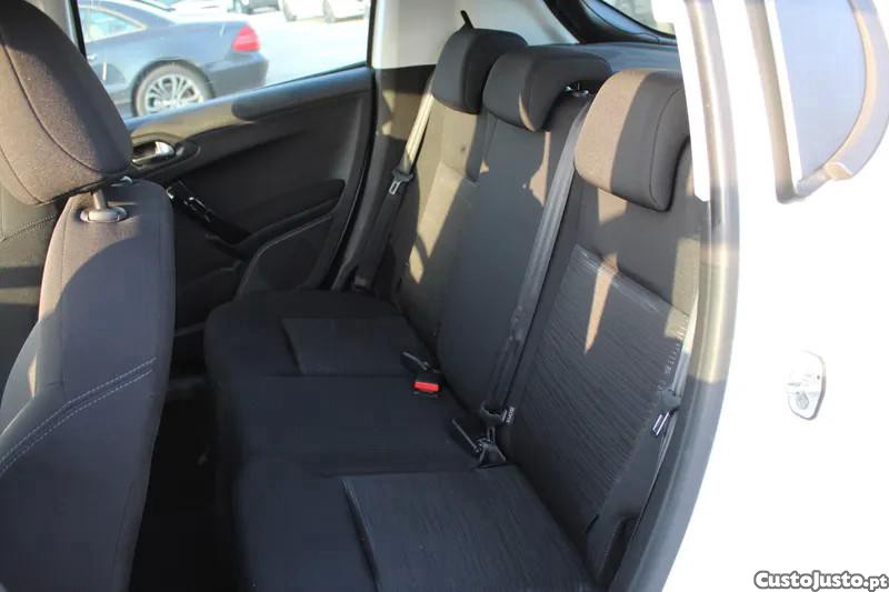Peugeot 208 1.2 PureTech Access — fotografia 6