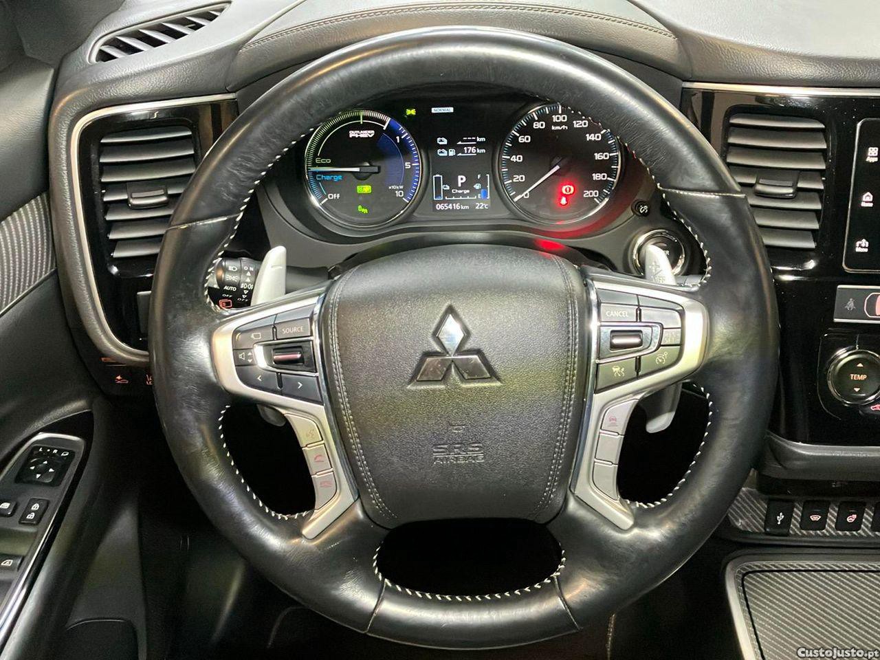 Mitsubishi Outlander 2.4 PHEV Instyle — fotografia 15