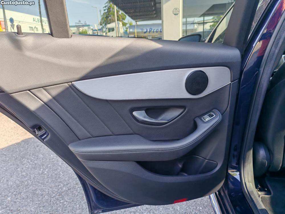 Mercedes-Benz C 220 d AMG Line — fotografia 9