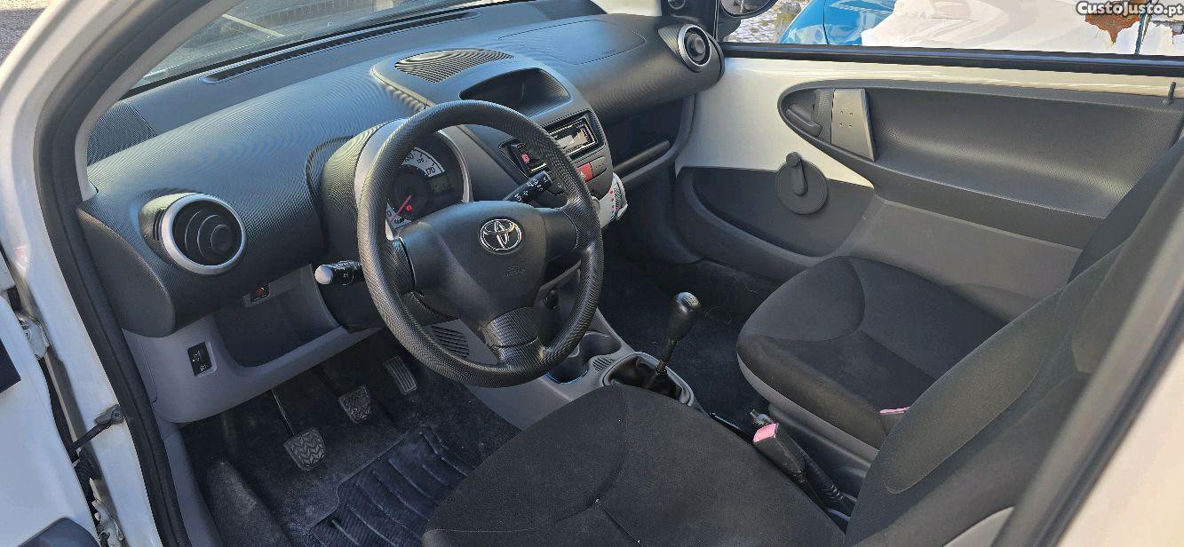 Toyota Aygo 1.0 VVT-i — fotografia 6
