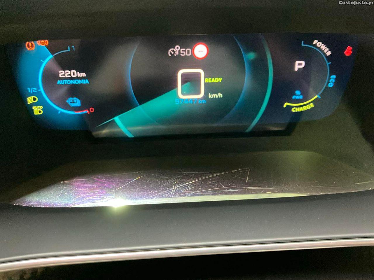 Peugeot 208 50 KWh GT — fotografia 13
