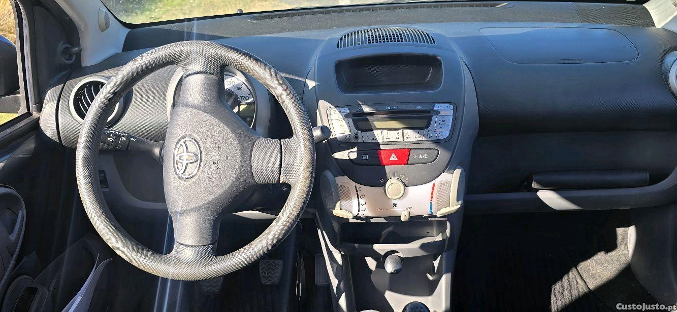 Toyota Aygo 1.0 VVT-I — fotografia 4