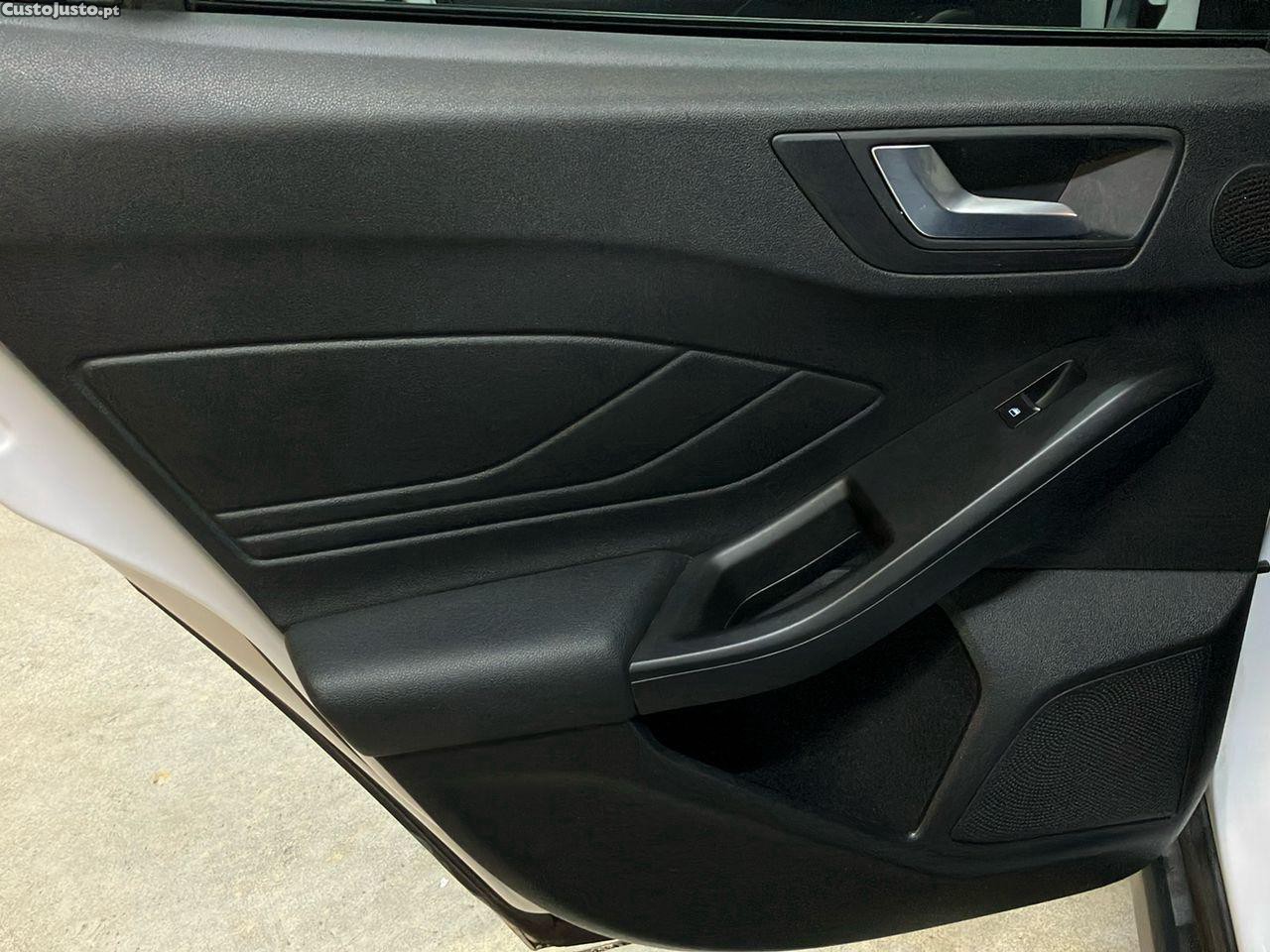 Ford Focus 1.0 EcoBoost Active X Aut. — fotografia 3