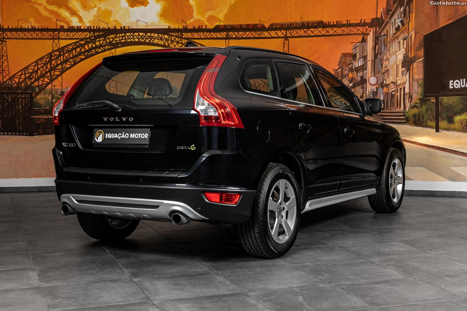 Volvo XC 60 2.0 D3 Drive R-Design — fotografia 22